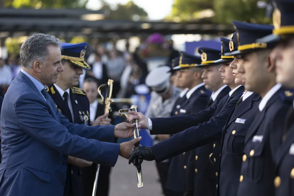 ESCUELA DE POLICIAS