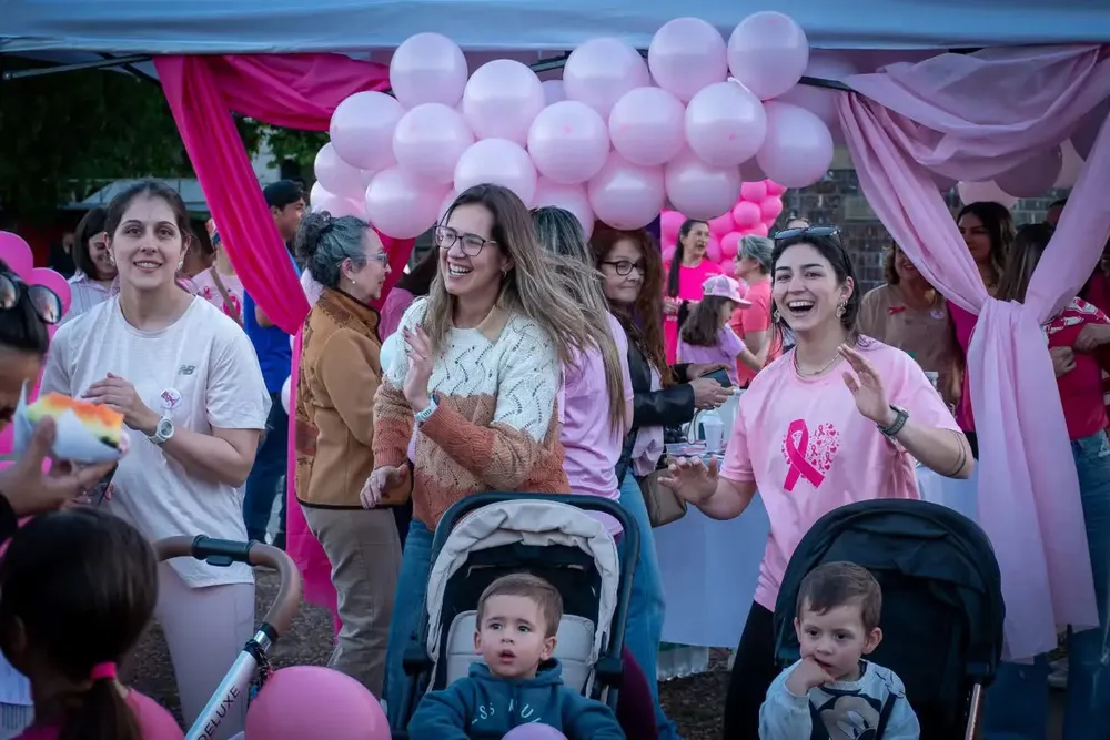 DÍA DEL CANCER DE MAMA }