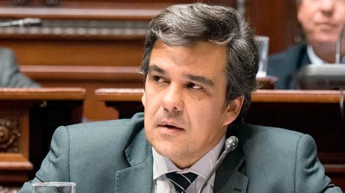 Senador Carlos Cami