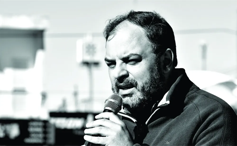 CHARLES CARRERA PORTADA