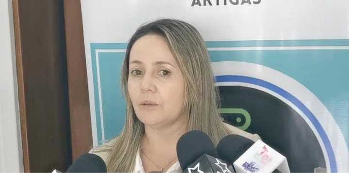 KARINA DIRECTORA DE TECNOLOGOGÍA copia